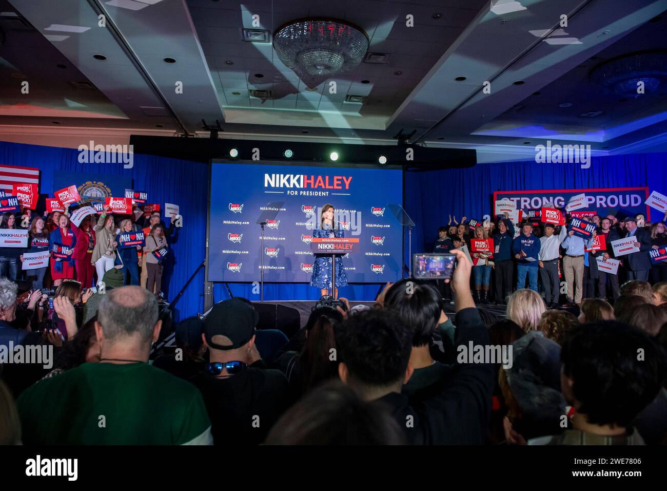 Concord, États-Unis. 23 janvier 2024. Le gouverneur de Caroline du Sud et candidat républicain à la présidence Nikki Haley s'exprime lors de son parti du soir de l'élection après que l'ancien président Donald J. Trump a été déclaré vainqueur, à Concord, New Hampshire le 23 janvier 2024. L’ancien président Donald J. Trump a été déclaré vainqueur de la primaire républicaine avant 9 heures. Photo par Amanda Sabga/UPI crédit : UPI/Alamy Live News Banque D'Images