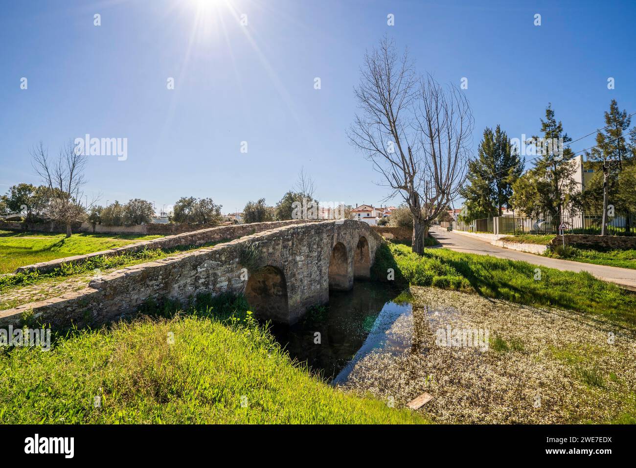 Joli pont de l'époque de l'Empire romain à Almodovar, Alentejo, Portugal Banque D'Images