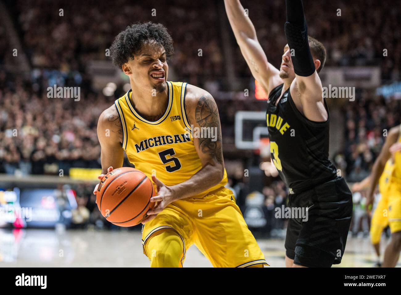 West Lafayette, Indiana, États-Unis. 23 janvier 2024. TERRANCE WILLIAMS II (5) est couronnée de succès lors du menÃs match de basket-ball de la NCAA entre les Michigan Wolverines et les Purdue Boilermakers, le mardi 23 janvier 2024, au Mackey Arena de West Lafayette, Ind. (Image de crédit : © David Wegiel/ZUMA Press Wire) USAGE ÉDITORIAL SEULEMENT! Non destiné à UN USAGE commercial ! Banque D'Images