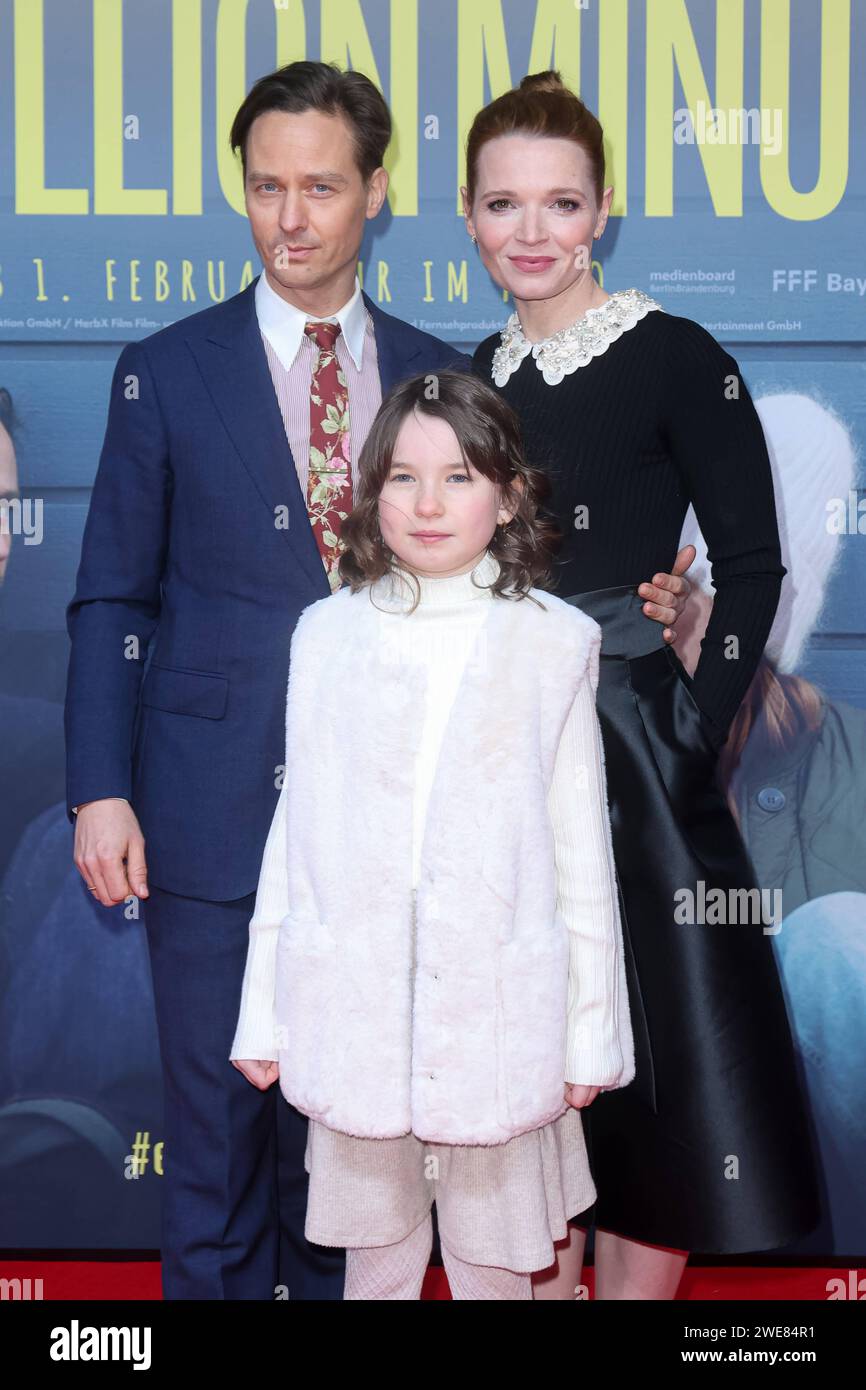 Kino Premiere - Eine million Minuten Tom Schilling, Pola Friedrichs und Karoline Herfurth BEI der Filmpremiere zu Eine million Minuten im Zoo Palast am 23.01.2024 à Berlin. *** Première au cinéma Eine million Minuten Tom Schilling, Pola Friedrichs et Karoline Herfurth lors de la première de Eine million Minuten au Zoo Palast le 23 01 2024 à Berlin Copyright : xEventpressxKochanx Banque D'Images