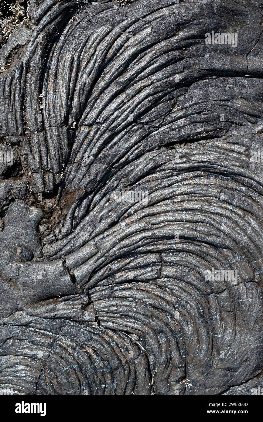 Un gros plan de lave refroidie sur la route des laves, île de la Réunion. Banque D'Images