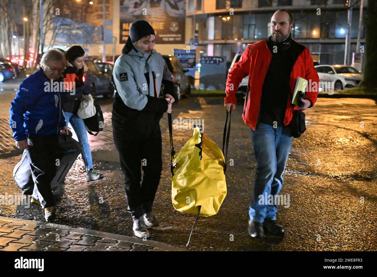 Brno, République tchèque. 24 janvier 2024. Le groupe principal de scientifiques de l'Université Masaryk est parti de Brno le 24 janvier 2024 pour la 20e expédition vers la station antarctique tchèque Johann Gregor Mendel en Antarctique, sur la côte de l'île James Ross. Crédit : Vaclav Salek/CTK photo/Alamy Live News Banque D'Images