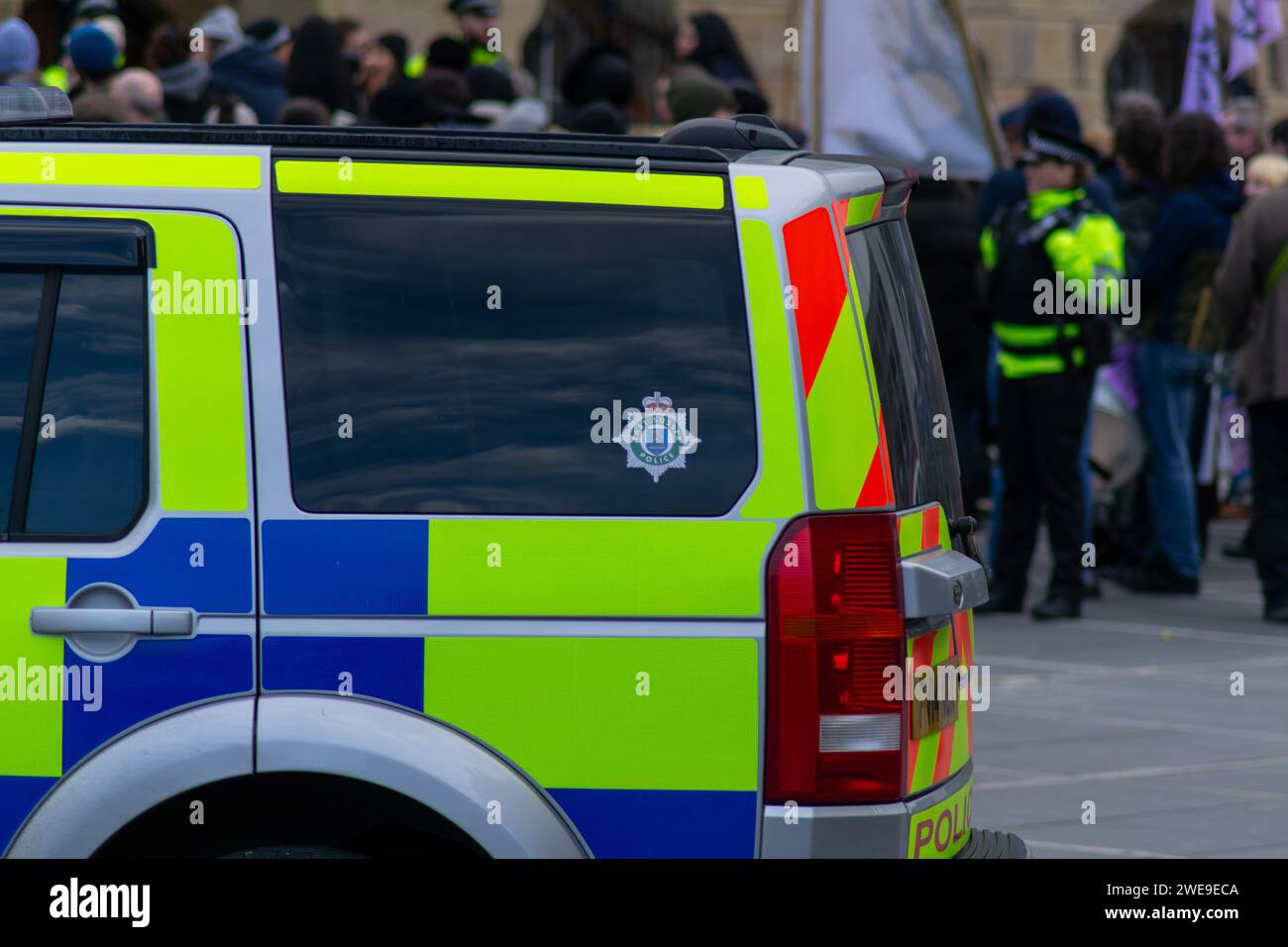 Belfast, Royaume-Uni, 24 01 2024, tournage du drame de la BBC Showtrail à Custom House Square Belfast qui a été transformé en Brighton courts Credit : HeadlineX/Alamy Banque D'Images