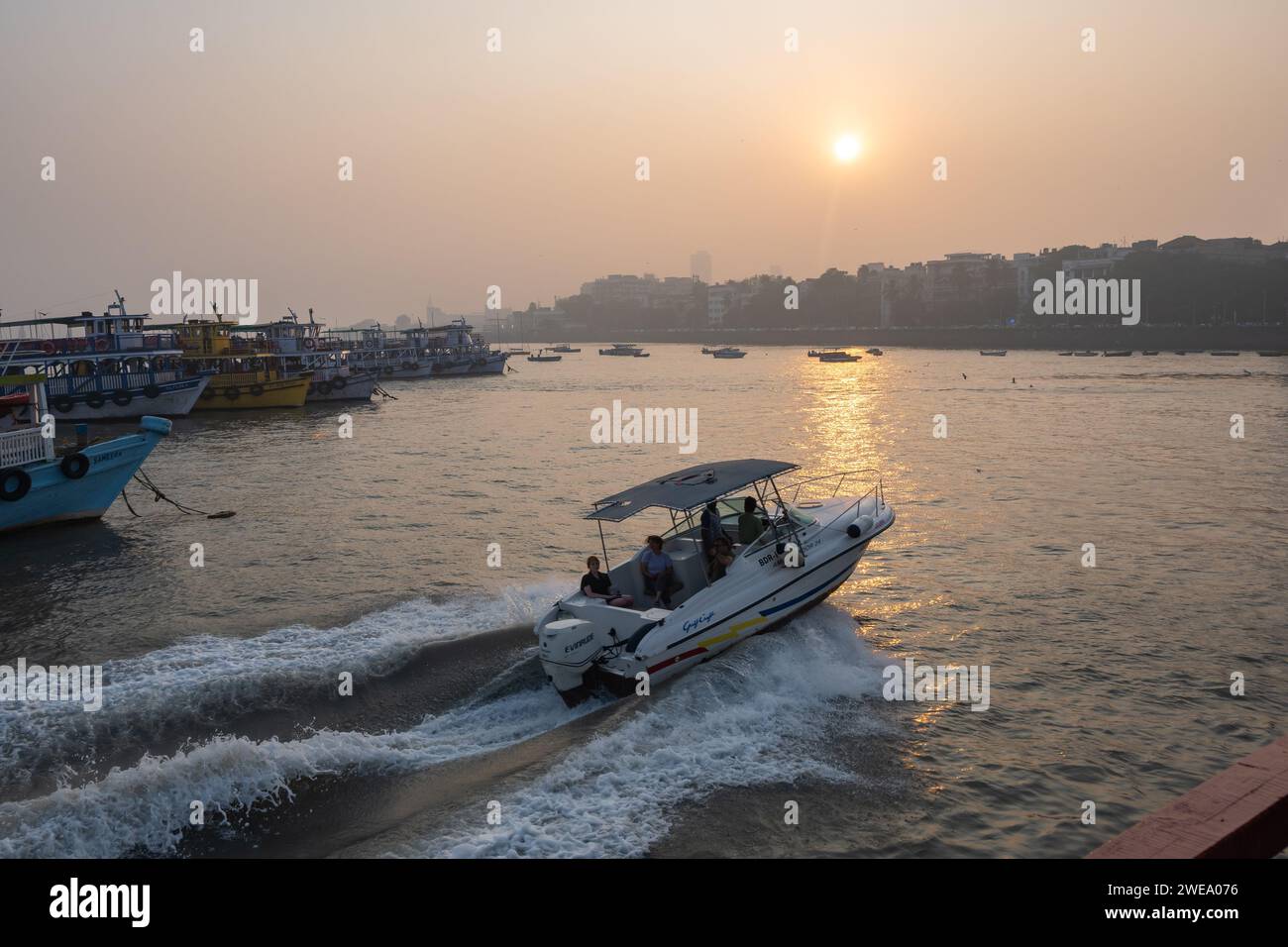 Mumbai, Maharashtra, Inde, paysage marin de Mumbai au coucher du soleil, éditorial seulement. Banque D'Images