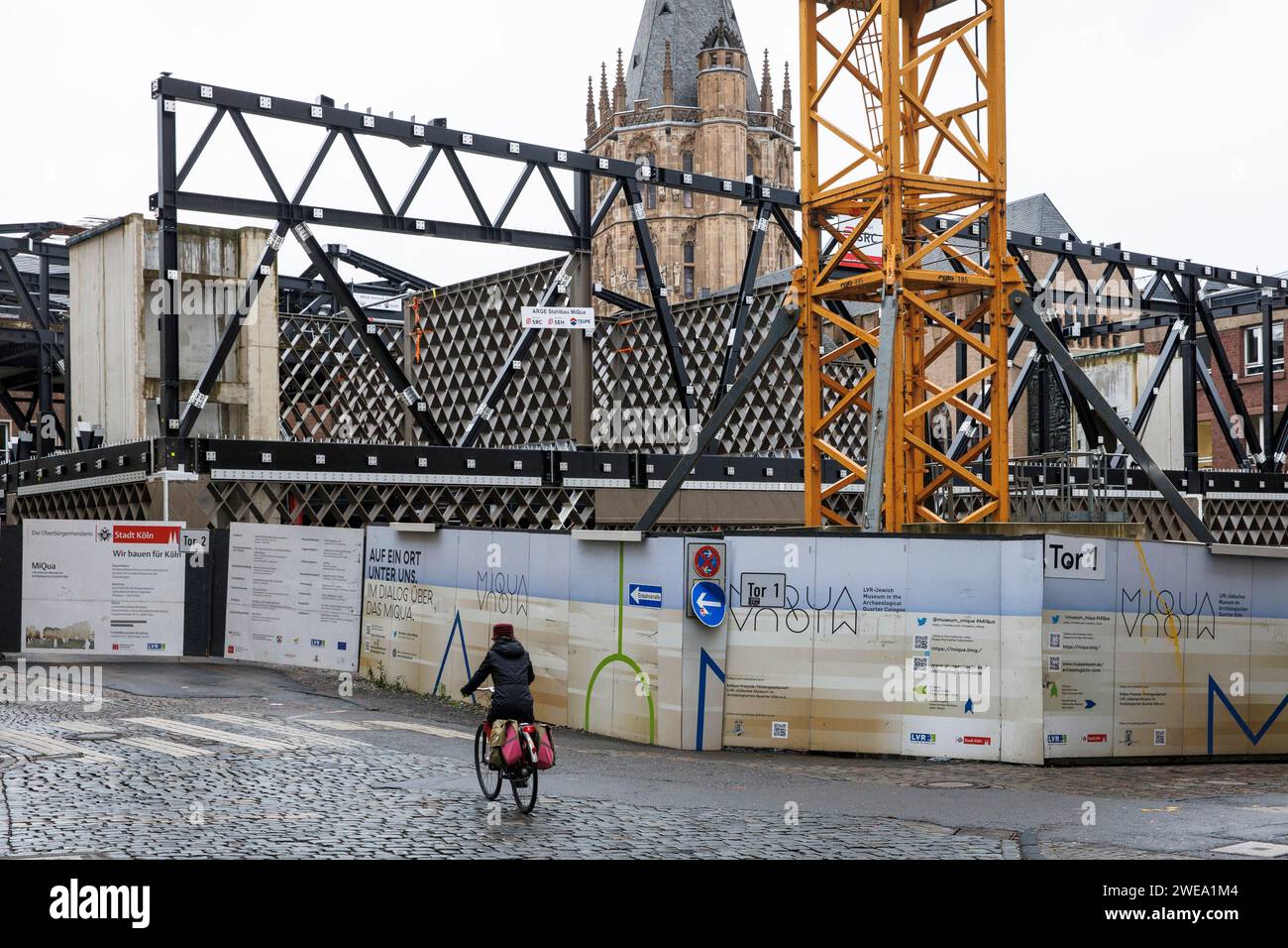 Chantier de construction du MiQua, Musée juif dans le quartier archéologique de Cologne en face de l'hôtel de ville historique, Cologne, Allemagne. Baustelle Banque D'Images