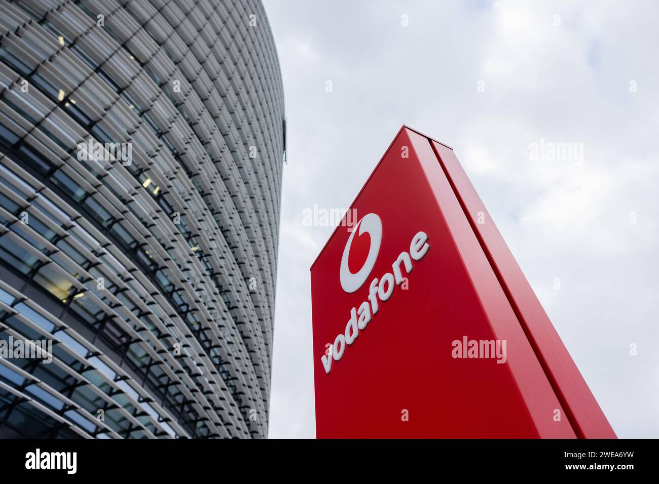 Duesseldorf, Allemagne. 24 janvier 2024. Vue du siège de l'opérateur de téléphonie mobile Vodafone, le Campus Vodafone. Crédit : Rolf Vennenbernd/dpa/Alamy Live News Banque D'Images