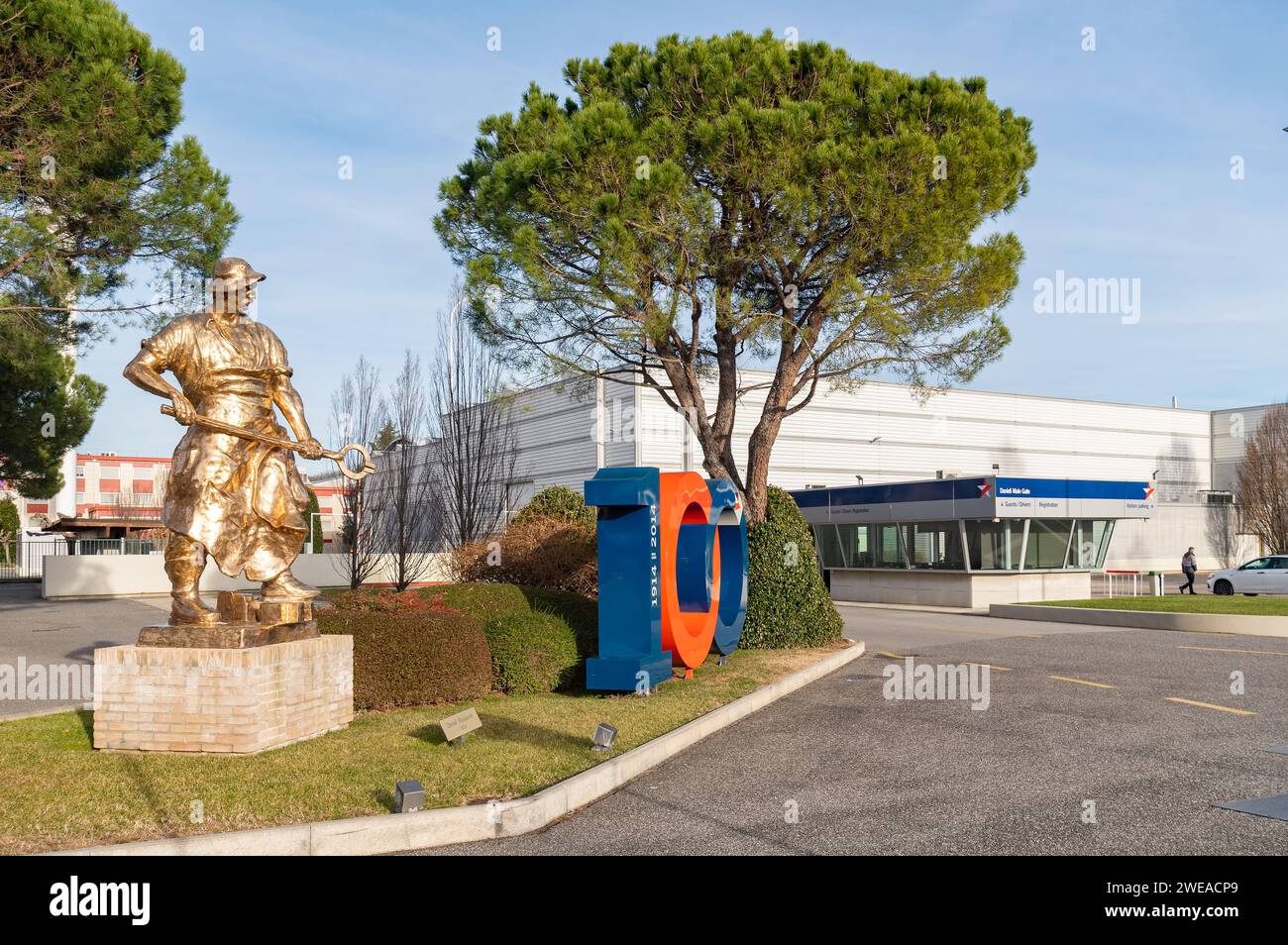 Buttrio - Udine, Italie (21 janvier 2024) - l'entrée principale des travailleurs de l'usine principale et du siège social de Danieli Banque D'Images