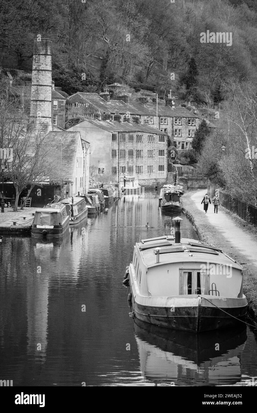 La p16, qui traverse Hebden Bridge, Calderdale, West Yorkshire, England, UK Banque D'Images