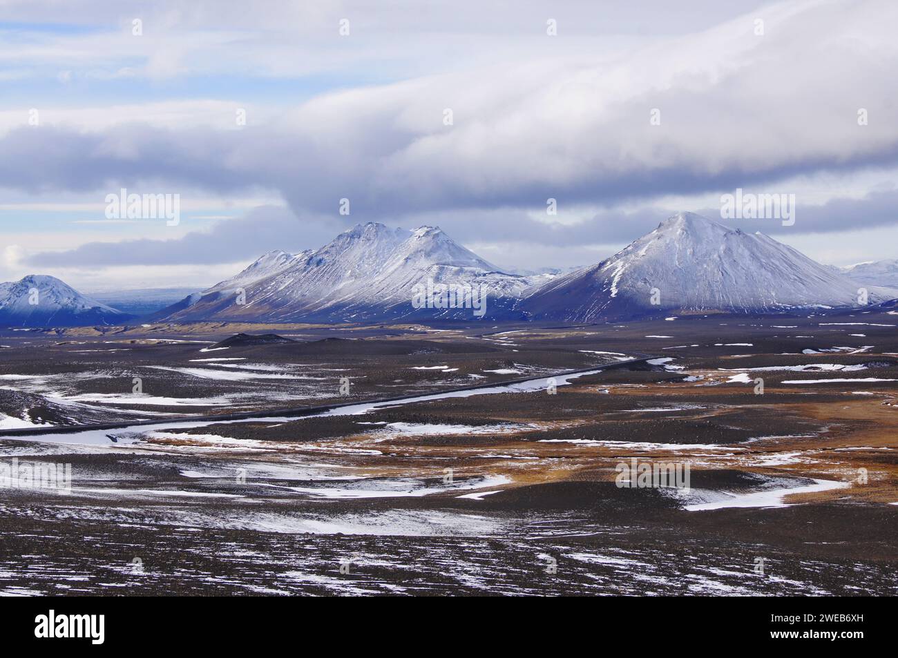 Paysage nord-islandais vu de la route périphérique (route 1) à l'est du lac Myvatn Banque D'Images