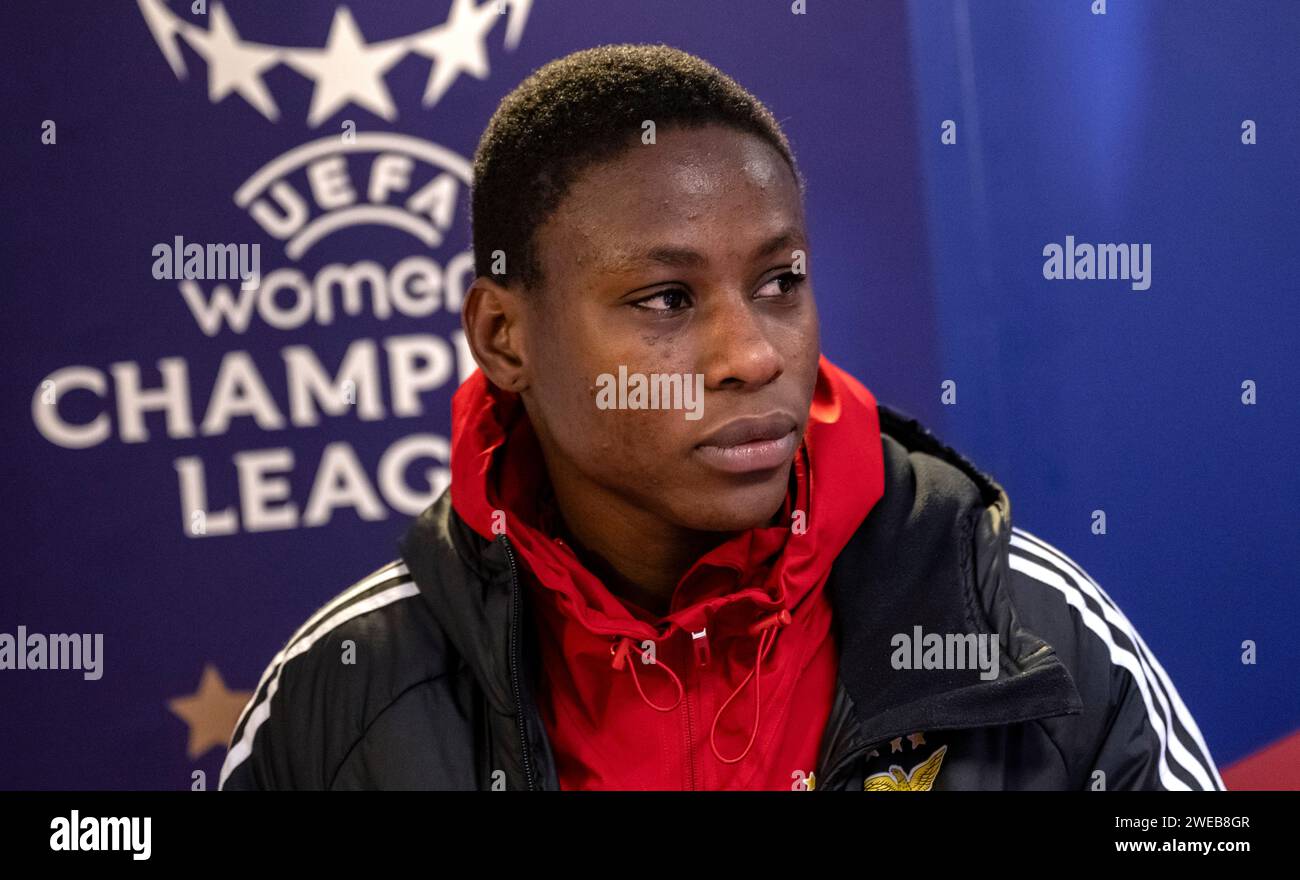 Malmö 2024-01-24Christy Ucheibe (16 ans) de Benfica lors de la conférence de presse de mercredi au Malmö IP avant le match de la Ligue des Champions de demain contre le FC Rosengård. Photo : Johan Nilsson / TT / Code 50090 Banque D'Images