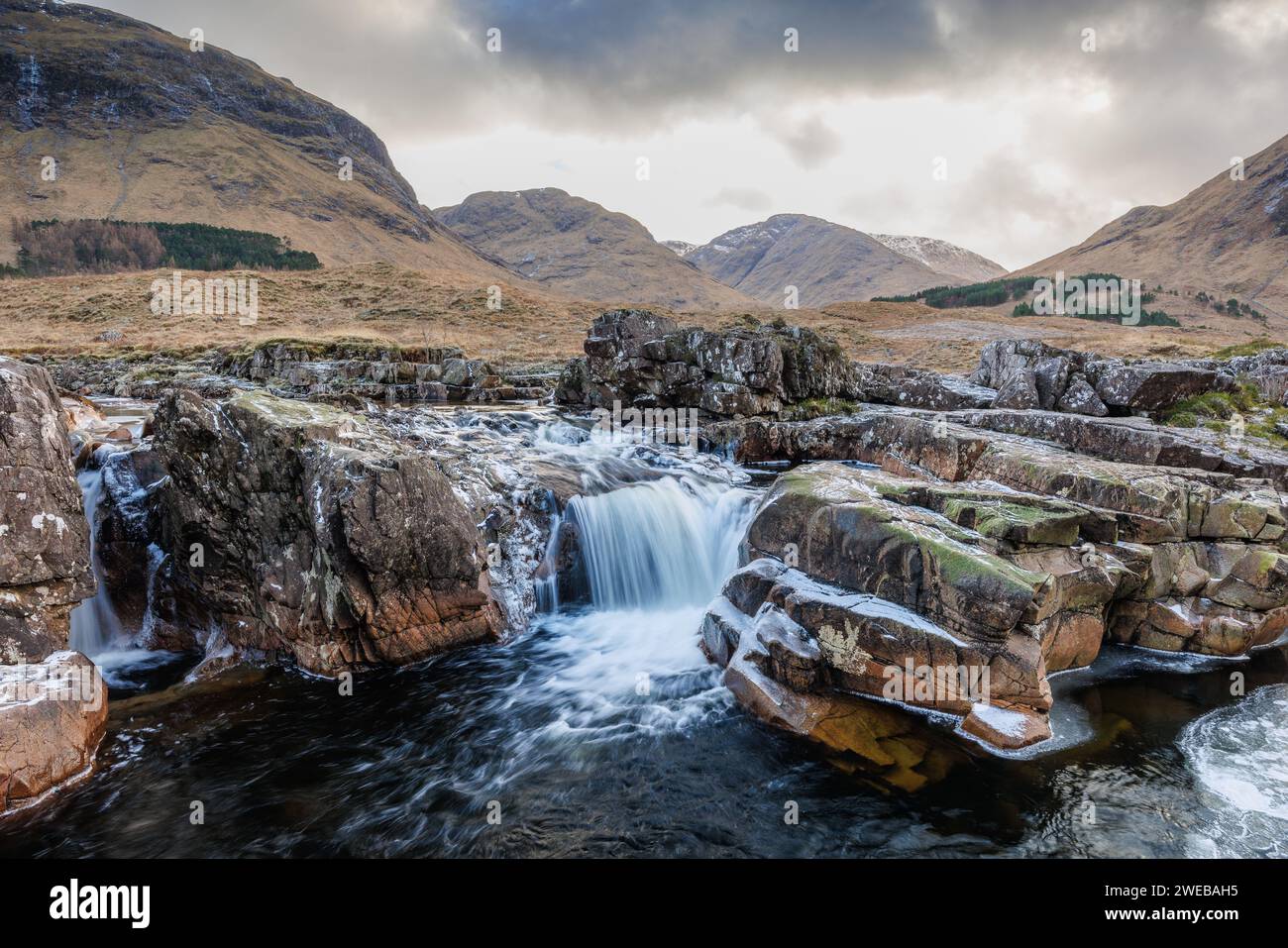 Chutes d'eau dans la vallée de Glen Etive Banque D'Images