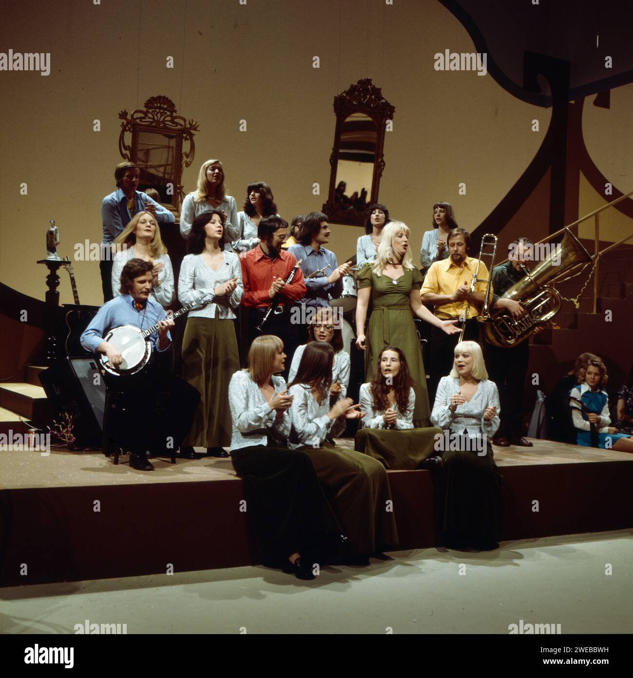 Old Merry Tale Jazzband, Dixieland-Band aus Hamburg, nach einem Auftritt in der 'Silvester-Show', Deutschland 1974. Banque D'Images