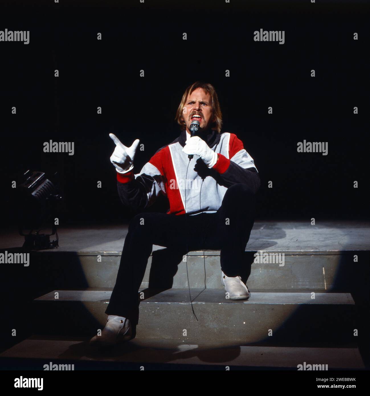 Frank Zander, deutscher Schlager- und Deutschpop-Musiker, Moderator und Schauspieler, BEI einem Auftritt, Deutschland UM 1982. Banque D'Images