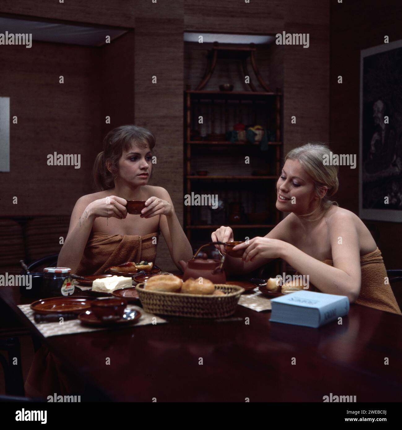 Der Test, Fernsehfilm, Deutschland 1977, Regie : Lutz Büscher, Darsteller : Marina Genschow, Evelyn Paleck Banque D'Images