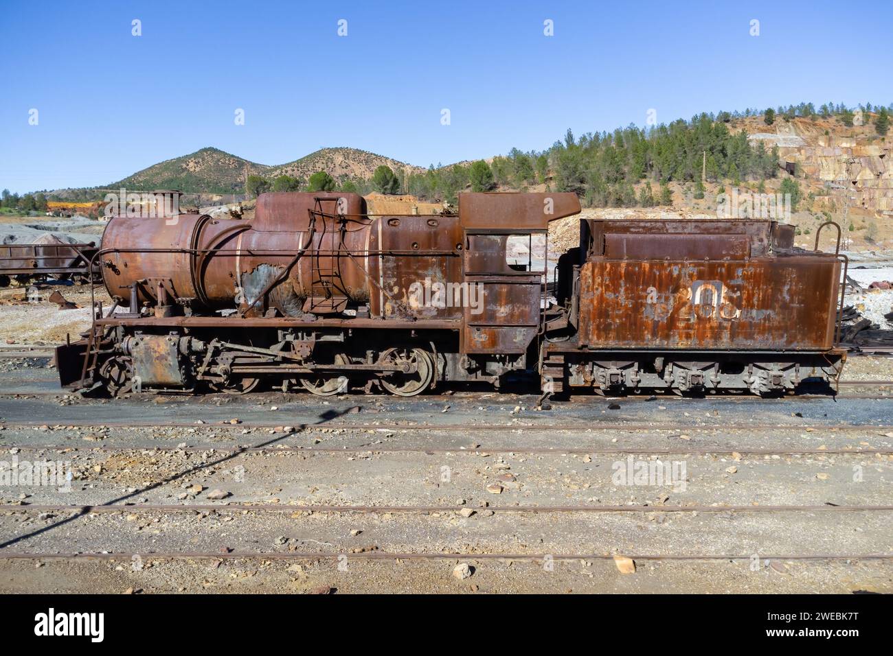 Train minier à vapeur ancien et rouillé utilisé pour le transport du cuivre de Corta Atalaya exploitation minière avec le port de Huelva. Reste du o Banque D'Images