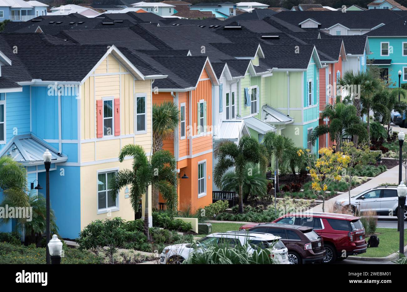 Villas pastel colorées à The Cove at Margaritaville Resort Orlando. Banque D'Images