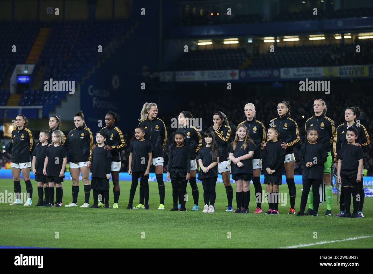 Londres, Royaume-Uni. 24 janvier 2024. Londres, 24 janvier 2024 : l'équipe du Real Madrid s'aligne avant le coup d'envoi lors du match du groupe D de l'UEFA Womens Champions League entre Chelsea et le Real Madrid à Stamford Bridge, Londres, Angleterre. (Pedro Soares/SPP) crédit : SPP Sport Press photo. /Alamy Live News Banque D'Images