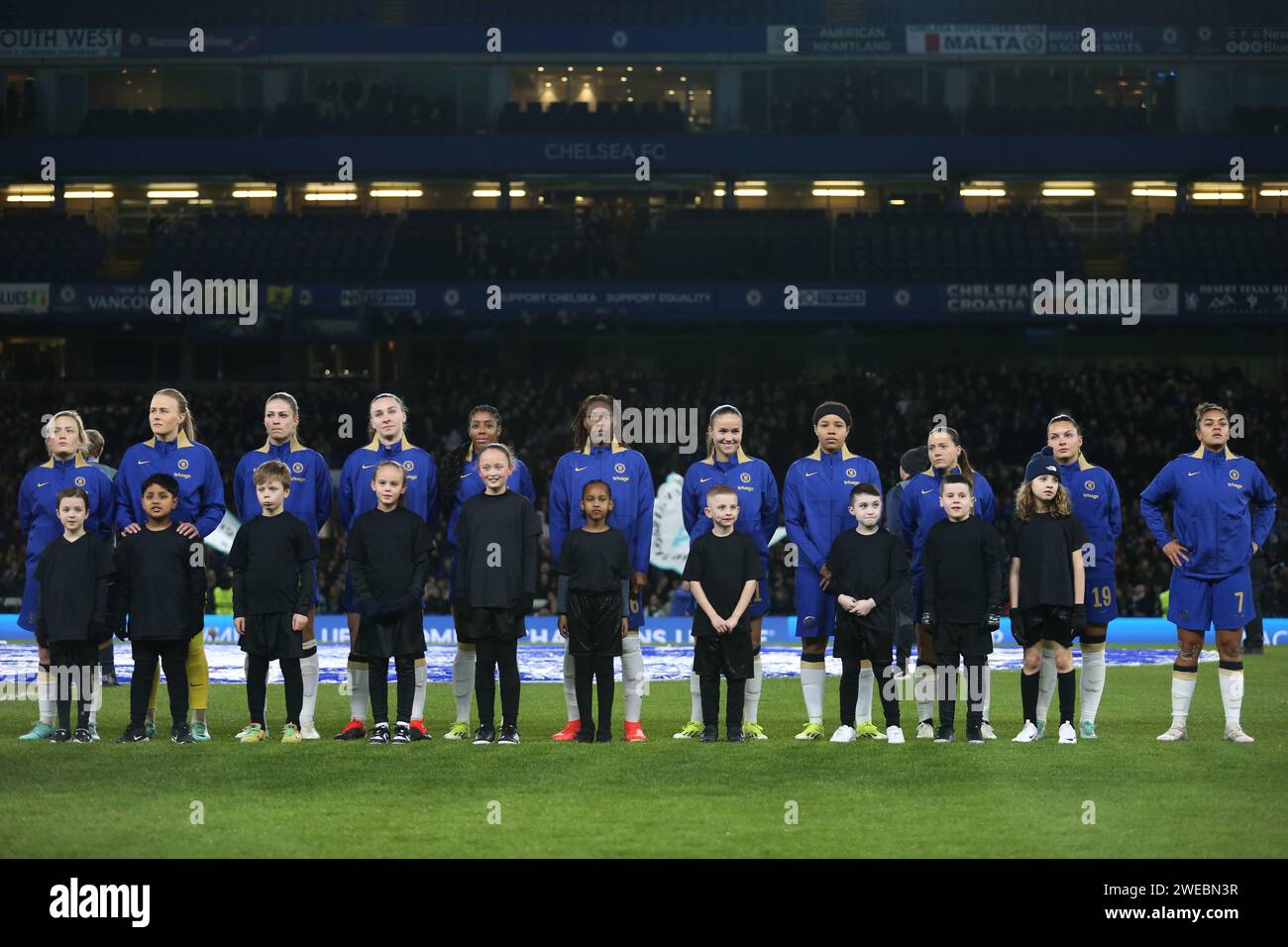 Londres, Royaume-Uni. 24 janvier 2024. Londres, 24 janvier 2024 : l'équipe de Chelsea s'aligne avant le coup d'envoi lors du match du groupe D de l'UEFA Womens Champions League entre Chelsea et le Real Madrid à Stamford Bridge, Londres, Angleterre. (Pedro Soares/SPP) crédit : SPP Sport Press photo. /Alamy Live News Banque D'Images