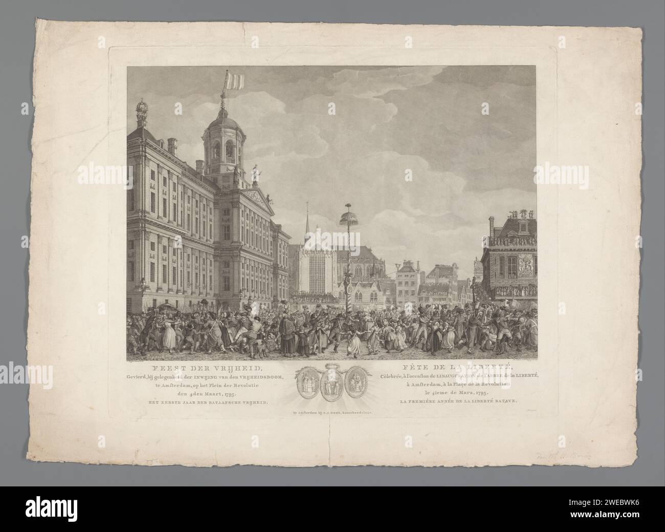 Fête de la liberté sur la place du Dam à Amsterdam, 4 mars 1795, Reinier Vinkeles (I), d'après Jacques Kuyper, 1795 imprimer Fête de la liberté, célébrée lors de l'inauguration de l'arbre de la liberté sur la place du Dam à Amsterdam, le 4 mars 1795. Vue sur la place du Dam avec une grande foule dansant pour l'arbre de la liberté. Dans la légende, les titres en néerlandais et en français et les trois emblèmes allégoriques de liberté, d'égalité et de fraternité qui étaient accrochés à l'arbre. Print Maker : Netherlandsprint Maker : Netherlandsafter dessin par : Amsterdampublisher : Amsterdam papier gravure / gravure dansant autour de l'arbre de la liberté Amster Banque D'Images Fête de la liberté sur la place du Dam à Amsterdam, 4 mars 1795, Reinier Vinkeles (I), d'après Jacques Kuyper, 1795 imprimer Fête de la liberté, célébrée lors de l'inauguration de l'arbre de la liberté sur la place du Dam à Amsterdam, le 4 mars 1795. Vue sur la place du Dam avec une grande foule dansant pour l'arbre de la liberté. Dans la légende, les titres en néerlandais et en français et les trois emblèmes allégoriques de liberté, d'égalité et de fraternité qui étaient accrochés à l'arbre. Print Maker : Netherlandsprint Maker : Netherlandsafter dessin par : Amsterdampublisher : Amsterdam papier gravure / gravure dansant autour de l'arbre de la liberté Amster Banque D'Images