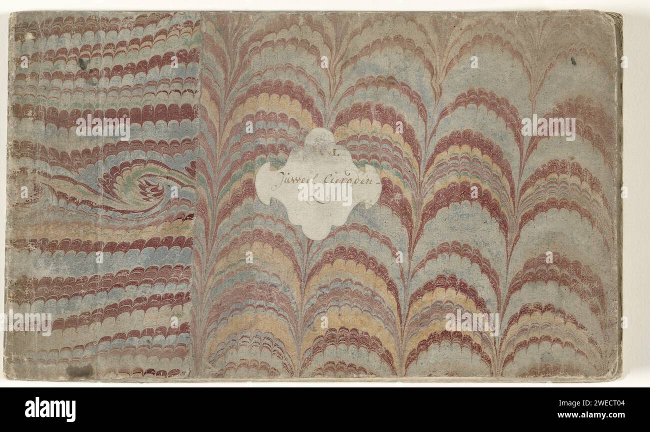 Différentes nouvelles inventions de melth, théâtres décoratifs et galanterie, après 1699 - avant 1724 livre Livret composé de 8 feuilles avec des dessins pour bijoux avec perles et pierres précieuses. Relié dans une couverture de papier marbré avec une étiquette : ... jewel cieraden. À l'intérieur de la feuille de couverture, il est dit : 8 assiettes, collection de bijoux de bijoux royaux. Deuxième édition. Imprimeur : Augsburg (éventuellement)imprimeur : Viennaafter design by : Viennapublisher : Augsburg paper Banque D'Images