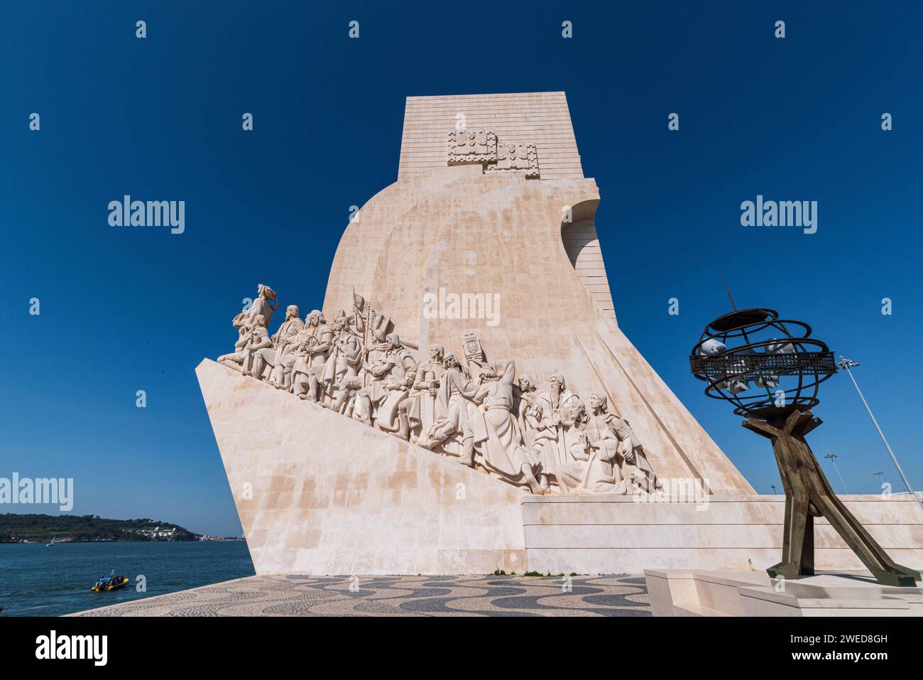 Découvrez l'héritage maritime de Lisbonne au Monument des découvertes à Belem Banque D'Images