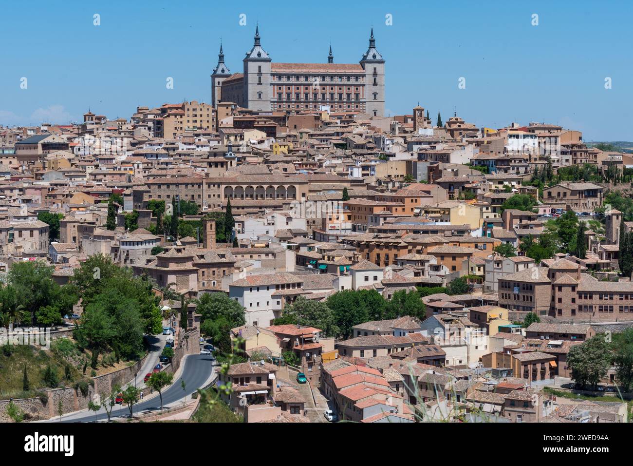 Capturer la beauté intemporelle de Tolède, en Espagne : un paysage panoramique mettant en valeur le charme historique et la splendeur architecturale Banque D'Images