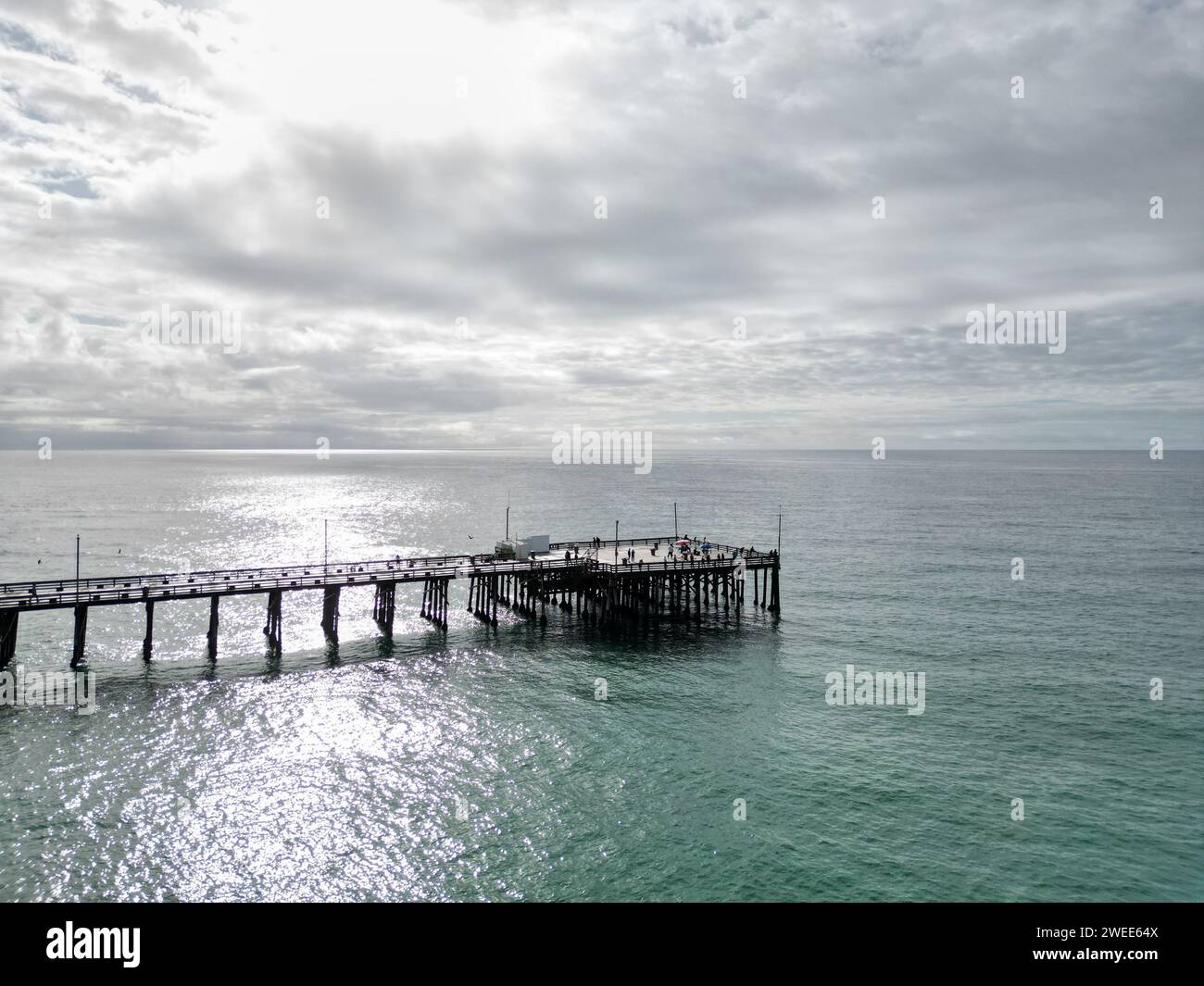 A Newport Beach Pier, l'eau de mer après une forte pluie Banque D'Images