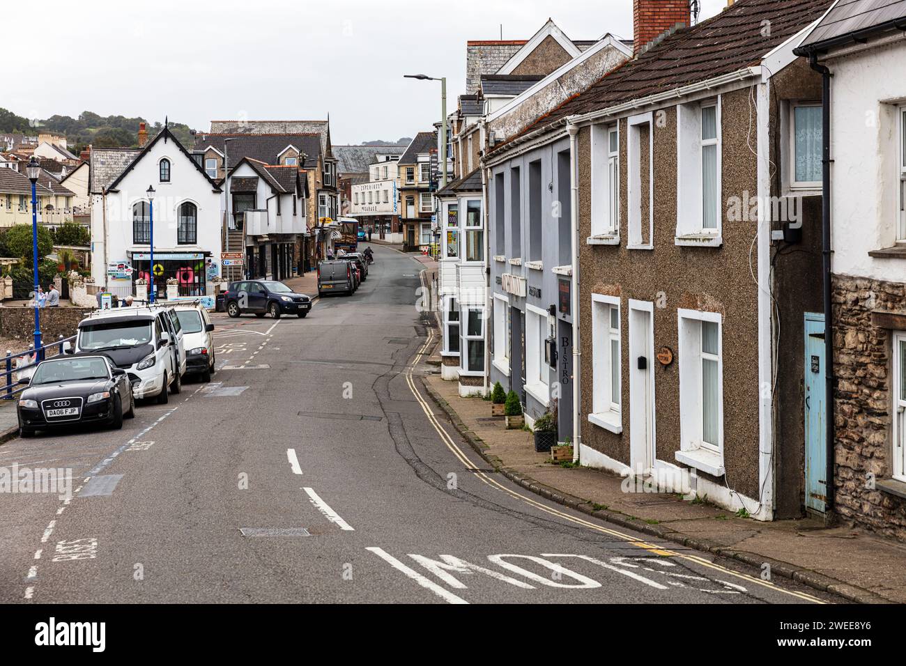 Combe Martin, nord du devon, devon, royaume-uni, Angleterre, Combe Martin Devon, Combe Martin village, Combe Martin UK, route, magasins, rue, littoral, village, Banque D'Images