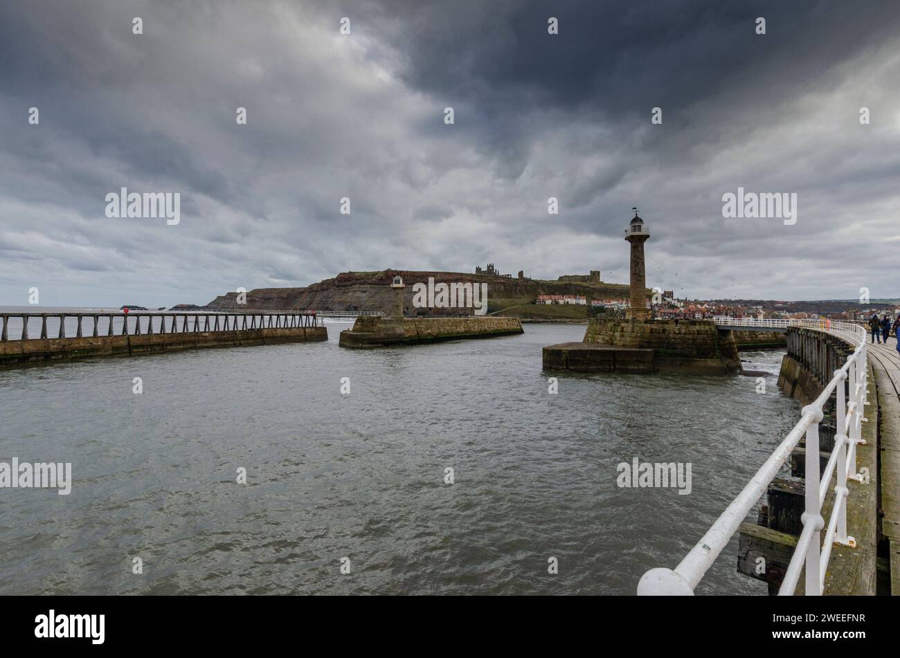 Endroit incroyable dans le North Yorkshire en Angleterre, Royaume-Uni. La ville s'appelle Whitby et voici à quoi elle ressemble en février. Banque D'Images