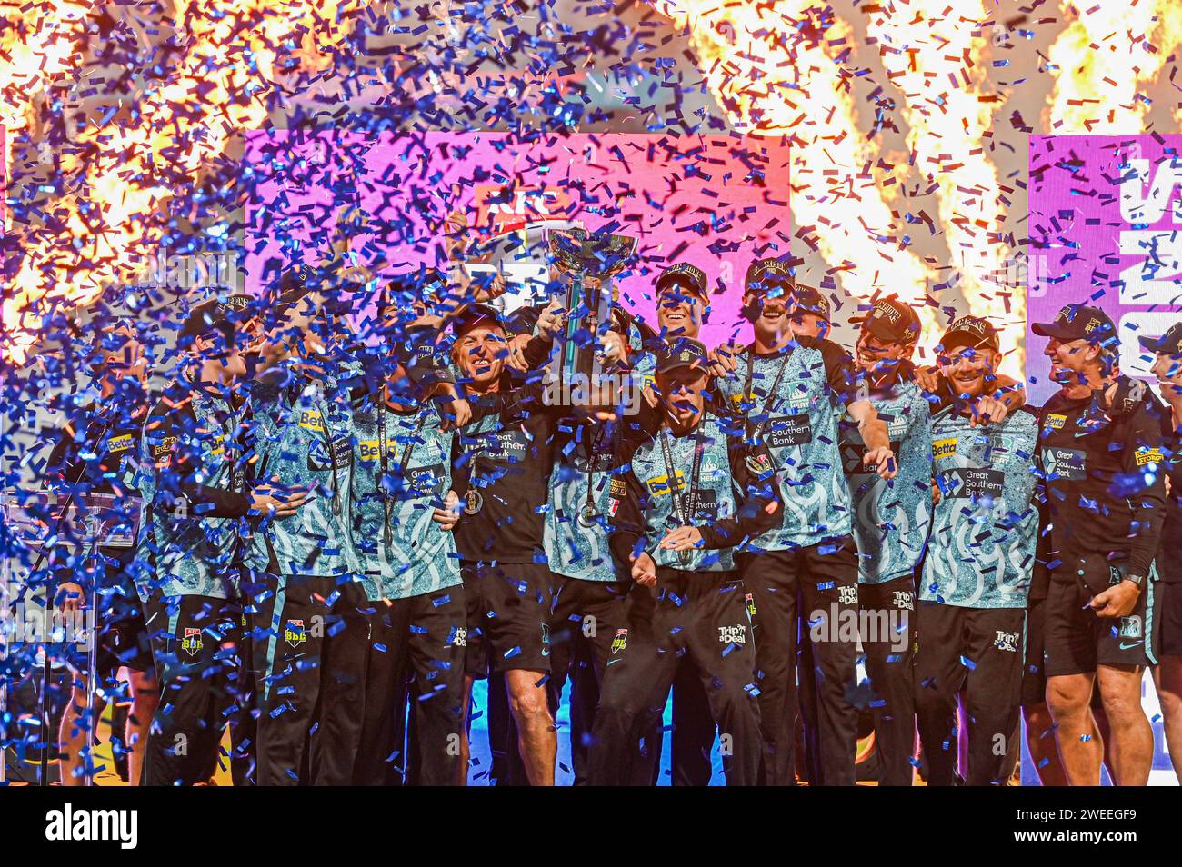 Sydney, Australie. 24 janvier 2024. Brisbane Heat célèbre avoir remporté le titre KFC Big Bash League 13 après avoir battu les Sixers de Sydney par 54 points au Sydney Cricket Ground. Sydney Sixers a accueilli Brisbane Heat lors de la Grande finale de la KFC Big Bash League 13 au Sydney Cricket Ground. Brisbane Heat remporte la Grande finale par 54 points. C'est le deuxième titre de Big Bash League de Heat. Brisbane Heat 166/8 (20 overs) Sydney Sixers 112/10 (17,3 overs). (Photo de AYUSH KUMAR/Sipa USA) crédit : SIPA USA/Alamy Live News Banque D'Images