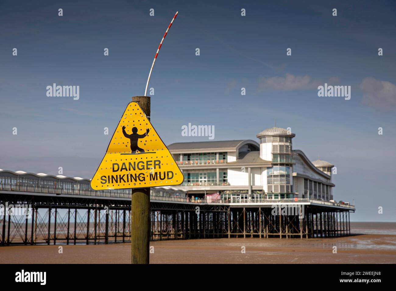 Royaume-Uni, Angleterre, Somerset, Weston-super-Mare, Grand Pier, panneau danger de naufrage de boue Banque D'Images