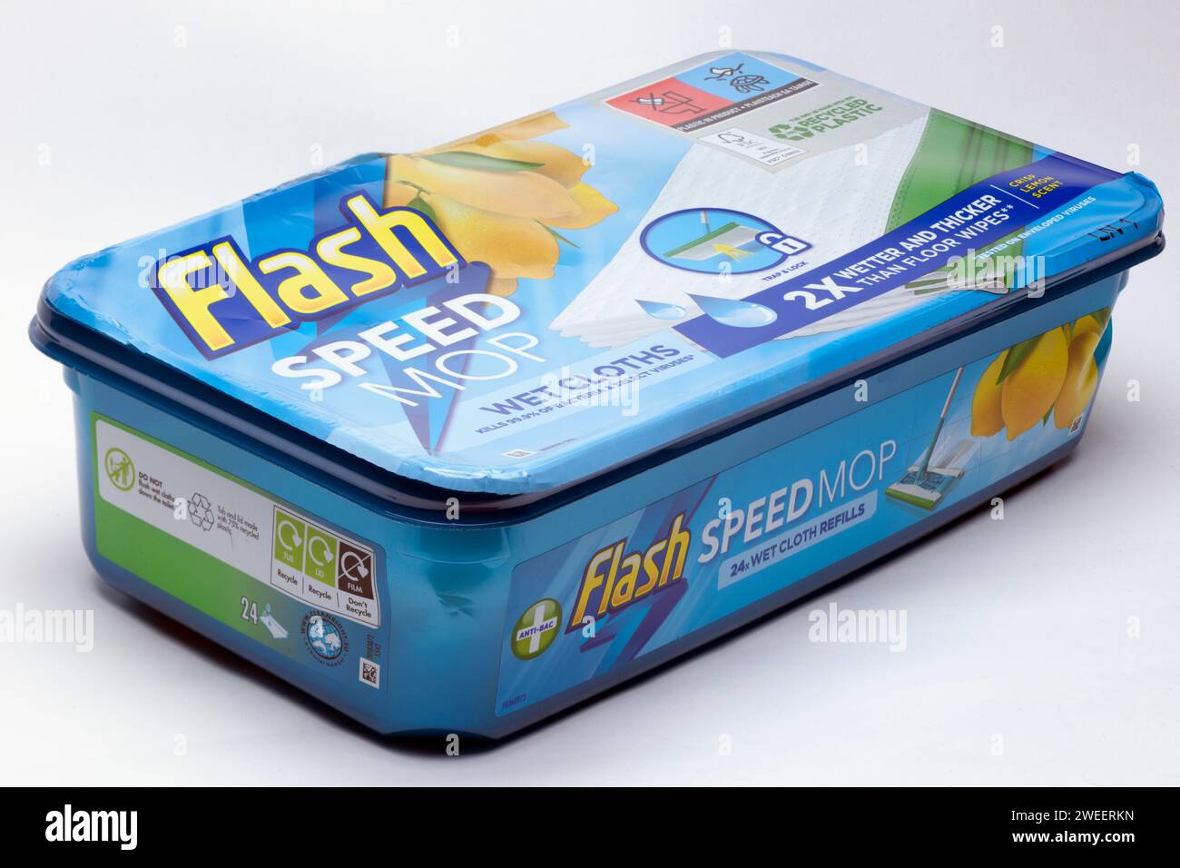 Paquet de 24 recharges Speedmop parfumées au citron croustillant dans un contenant en plastique recyclé Banque D'Images