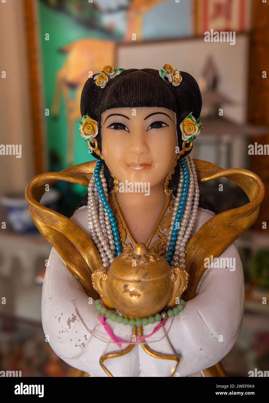 Statue de déesse dans le temple de Hainan à Nathon Banque D'Images