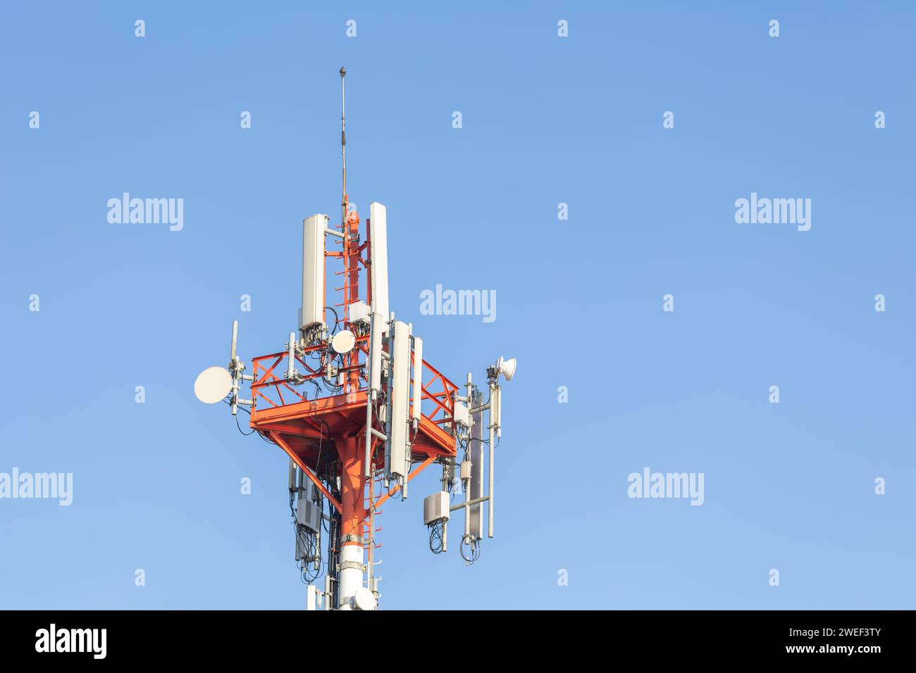 tour d'antenne de communication pour téléphone mobile Banque D'Images