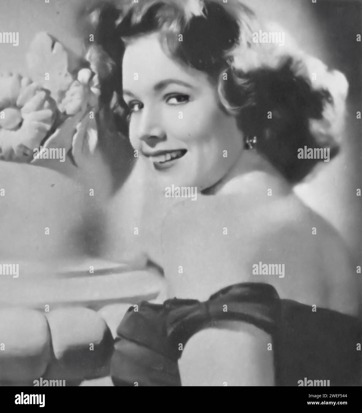 Portrait de l'actrice Piper Laurie, célèbre pour ses rôles dans des films tels que "le Prince qui était un voleur" (1951). Dans cette aventure de swashflambing, Laurie joue Princesse Yasmin, un personnage captivant et de forte volonté qui devient romantiquement impliqué avec le personnage de Tony Curtis, Julna. Banque D'Images