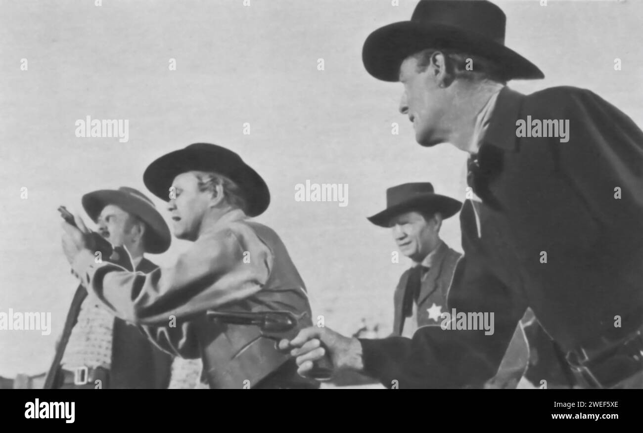 David Brian et Randolph Scott jouent dans « fort Worth » (1951), un film occidental. Dans le film, Scott dépeint Ned Britt, un ancien combattant armé devenu rédacteur en chef d'un journal. David Brian joue Blair Lunsford, un éleveur et vieil ami de Britt qui est en conflit avec les éleveurs locaux. Situé dans le Texas d'après-guerre de Sécession, le film tourne autour des efforts de Britt pour maintenir la paix dans la ville et ses confrontations avec ceux qui contestent sa position contre les fusillades. Banque D'Images
