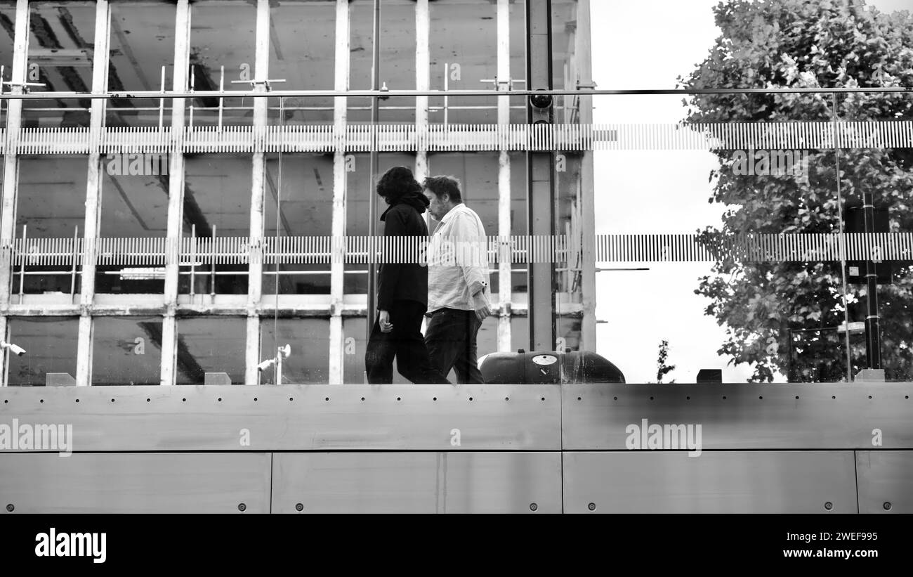 Navetteurs arrivant à la gare de Paddington. Banque D'Images