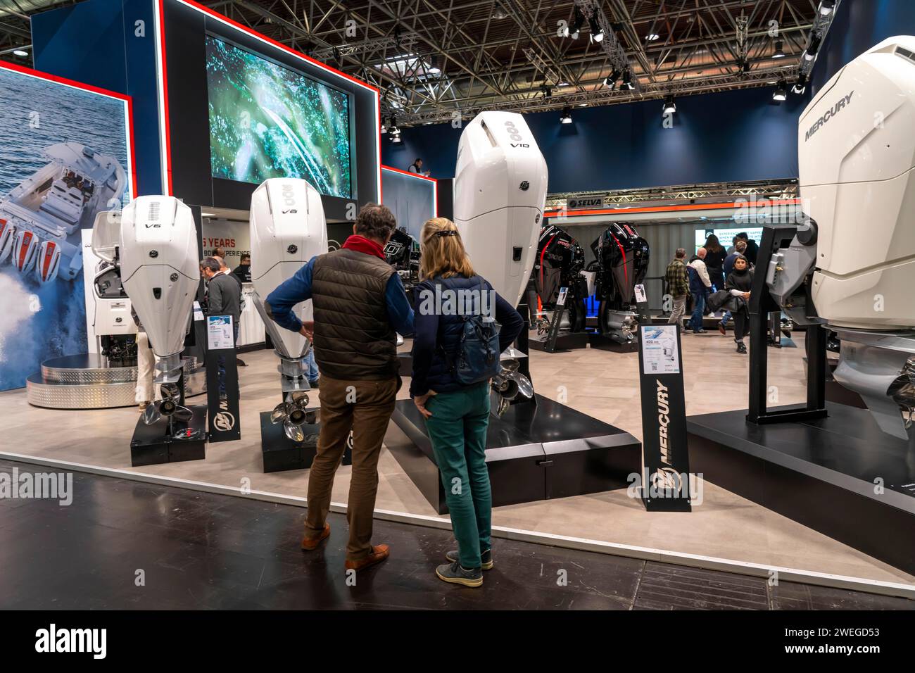 Petits bateaux à moteur, bateaux gonflables, entraînements de bateau, moteurs hors-bord, au COFFRE 2024, la plus grande foire commerciale de yachts et de sports nautiques au monde à Düsseldorf, N. Banque D'Images