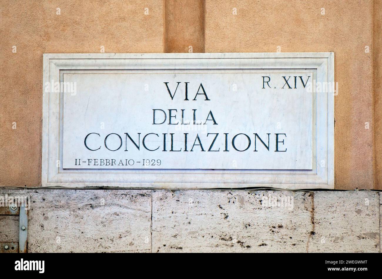 Via della Conciliazione panneau de rue en marbre, Rome, Latium, Italie Banque D'Images