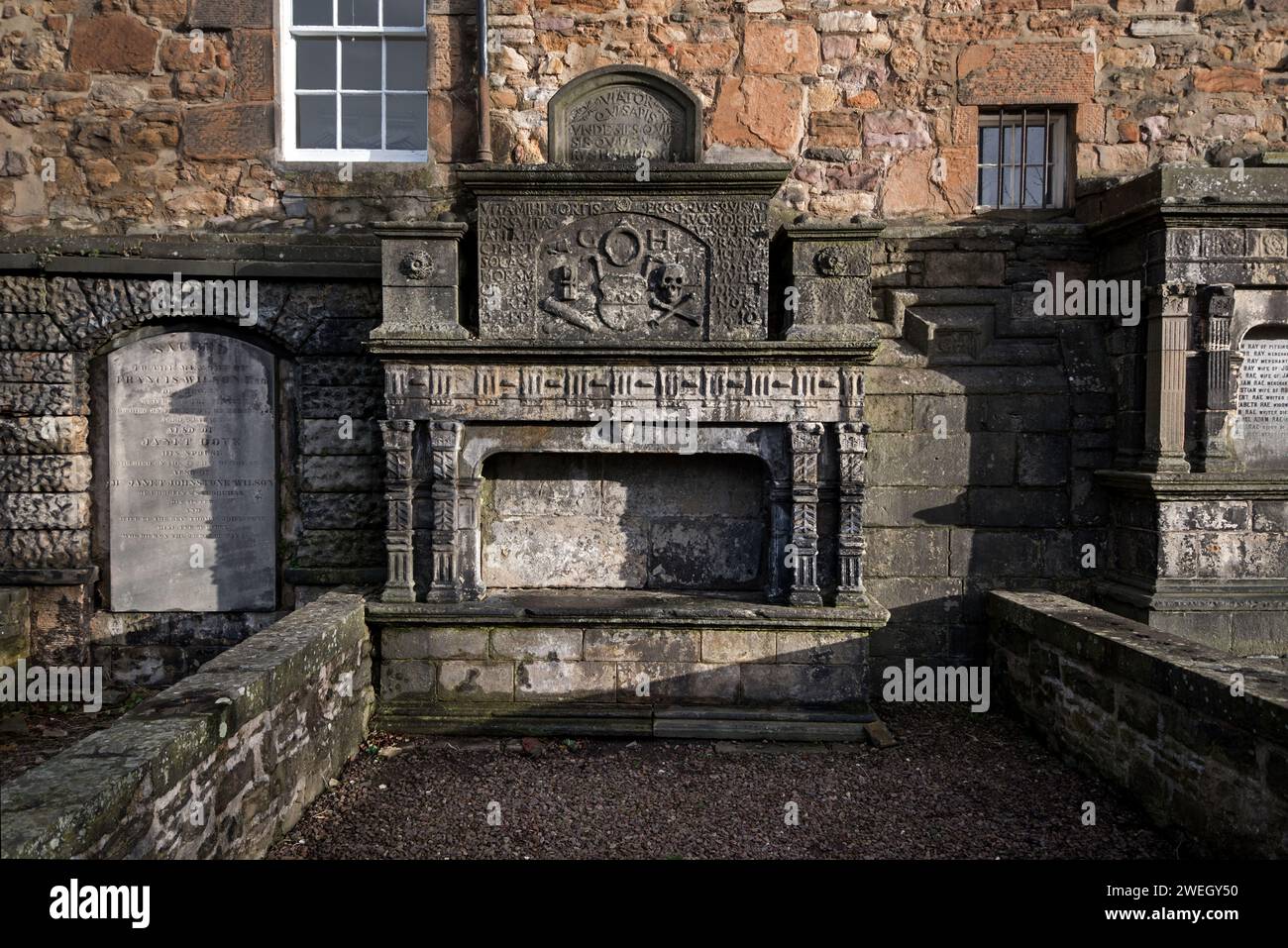 Monument mural du XVIIe siècle à George Heriot (mort en 1610), père du fondateur de l'école George Heriot. Banque D'Images