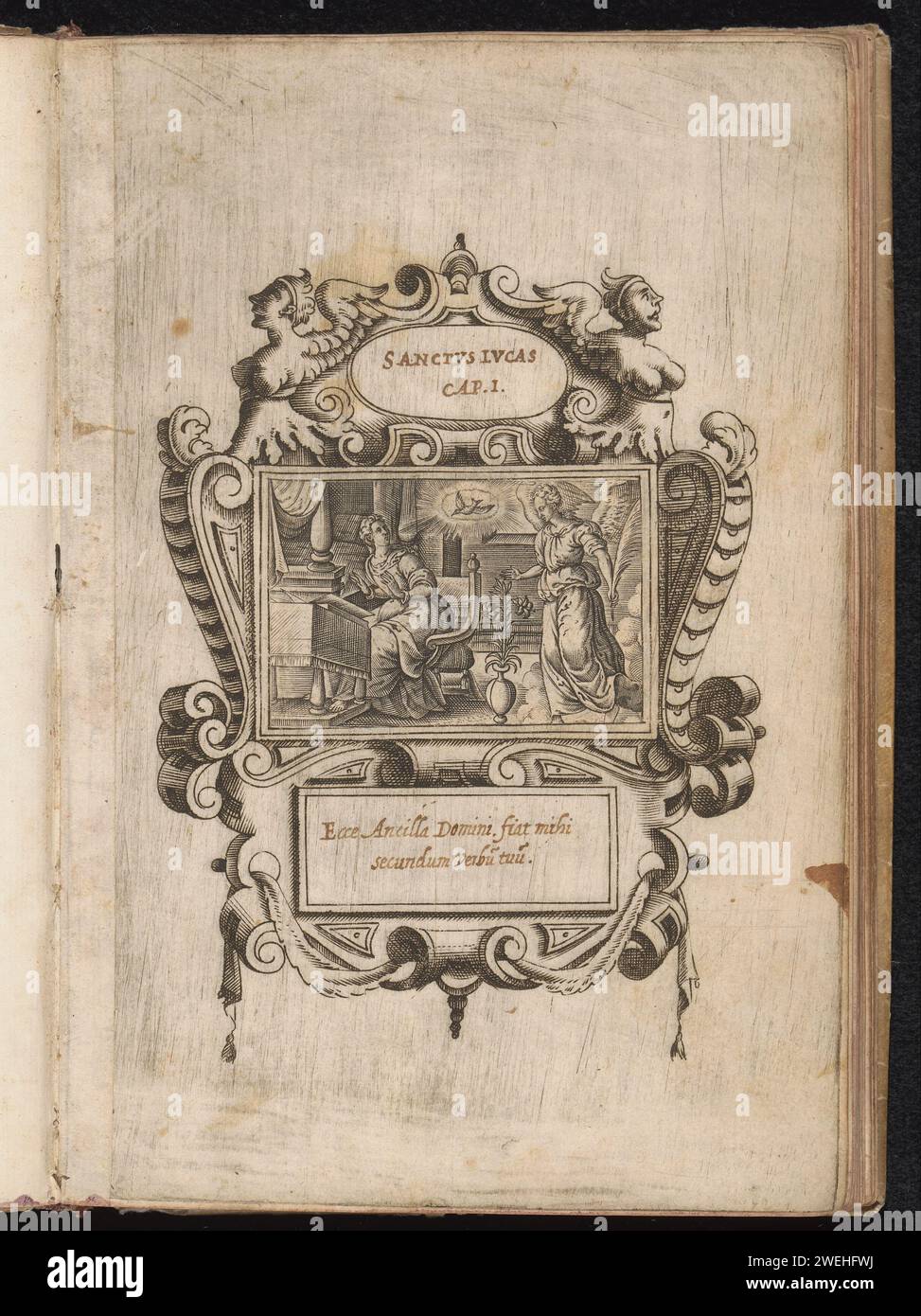 Annonciation, HSD monogrammiste, d'après Pieter van der Borcht (i), c. 1570 - c. 1610 imprimer la proclamation à Maria. Partie d'un album de Prentalbum avec l'impression de titre et 56 scènes du Nouveau Testament. Chaque représentation est montée dans une gravure avec des cartouches ornementales dans lesquelles une fenêtre est découpée et munie de passages bibliques manuscrits. Papier gravure l'Annonciation : Marie assise - AA - Marie à gauche, l'ange à droite Banque D'Images