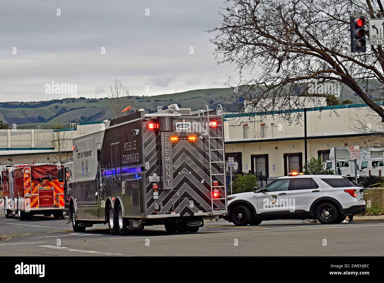Véhicule du centre de commandement mobile de la ville de Fremont, camion de pompiers de Fremont, véhicule de police d'Union City a répondu à une fusillade à Union City, Californie, le 24 janvier 2024 Banque D'Images