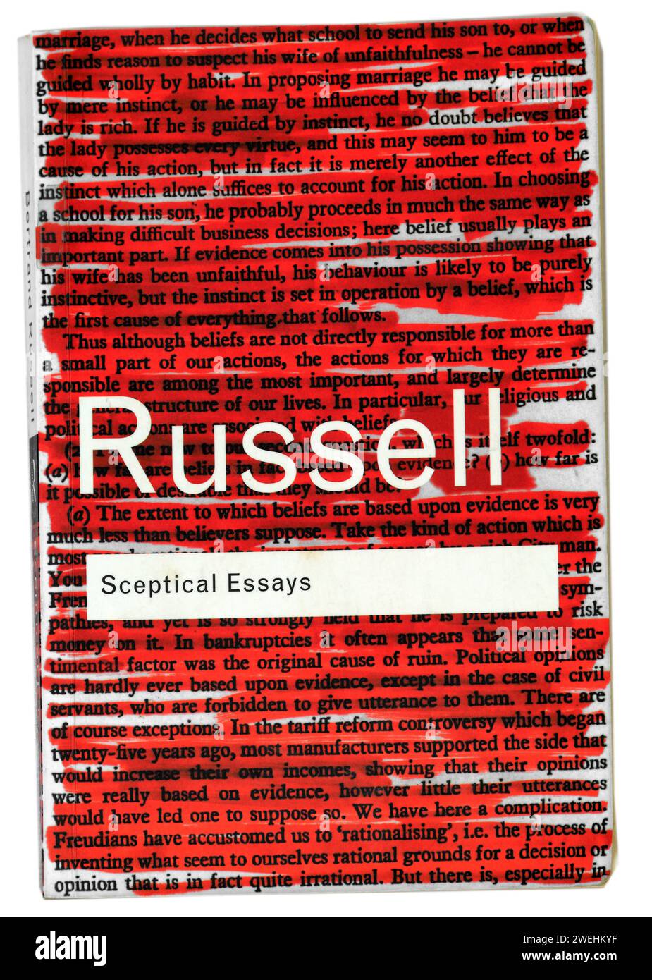 Bertrand Russell, couverture de livre d'essais sceptiques. Studio mis en place sur fond clair / blanc Banque D'Images