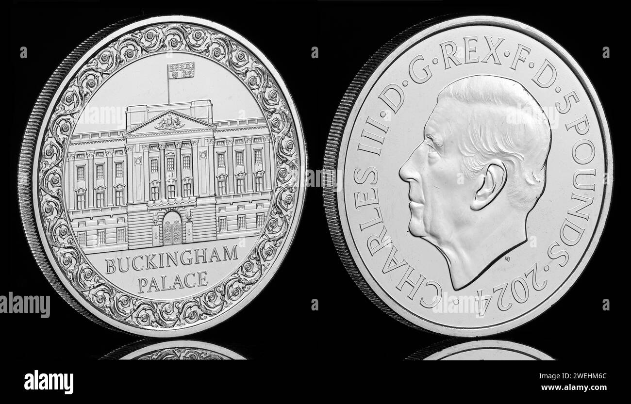 2024 pièce de 5 £ pour commémorer Buckingham Palace & conçu par Henry Gray. L'avers du roi Charles III a été conçu par Martin Jennings. Banque D'Images