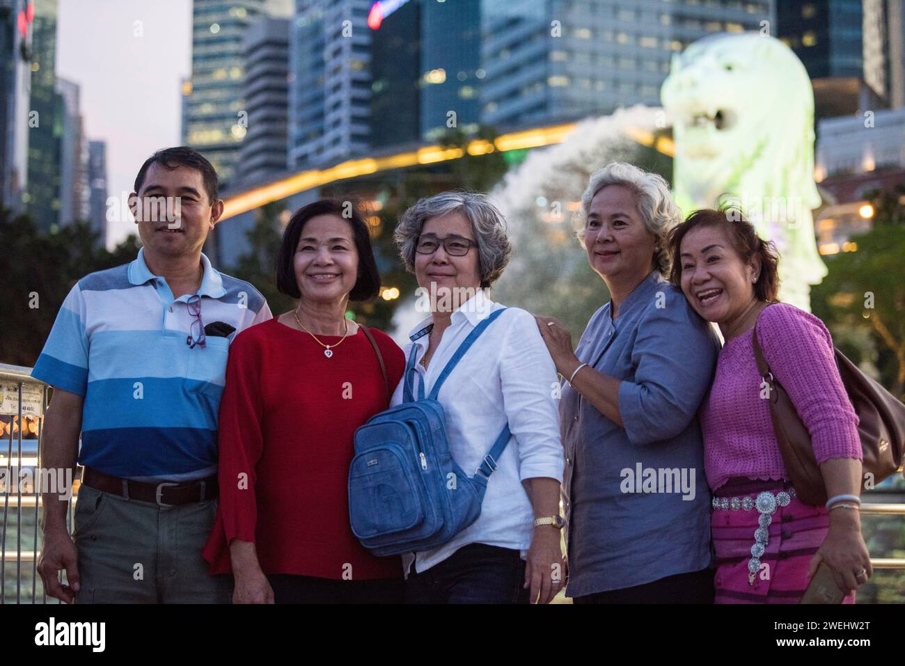 Singapore City, Singapour - 08 septembre 2023 : les gens participent aux activités quotidiennes dans la zone piétonne de Marina Bay. Banque D'Images