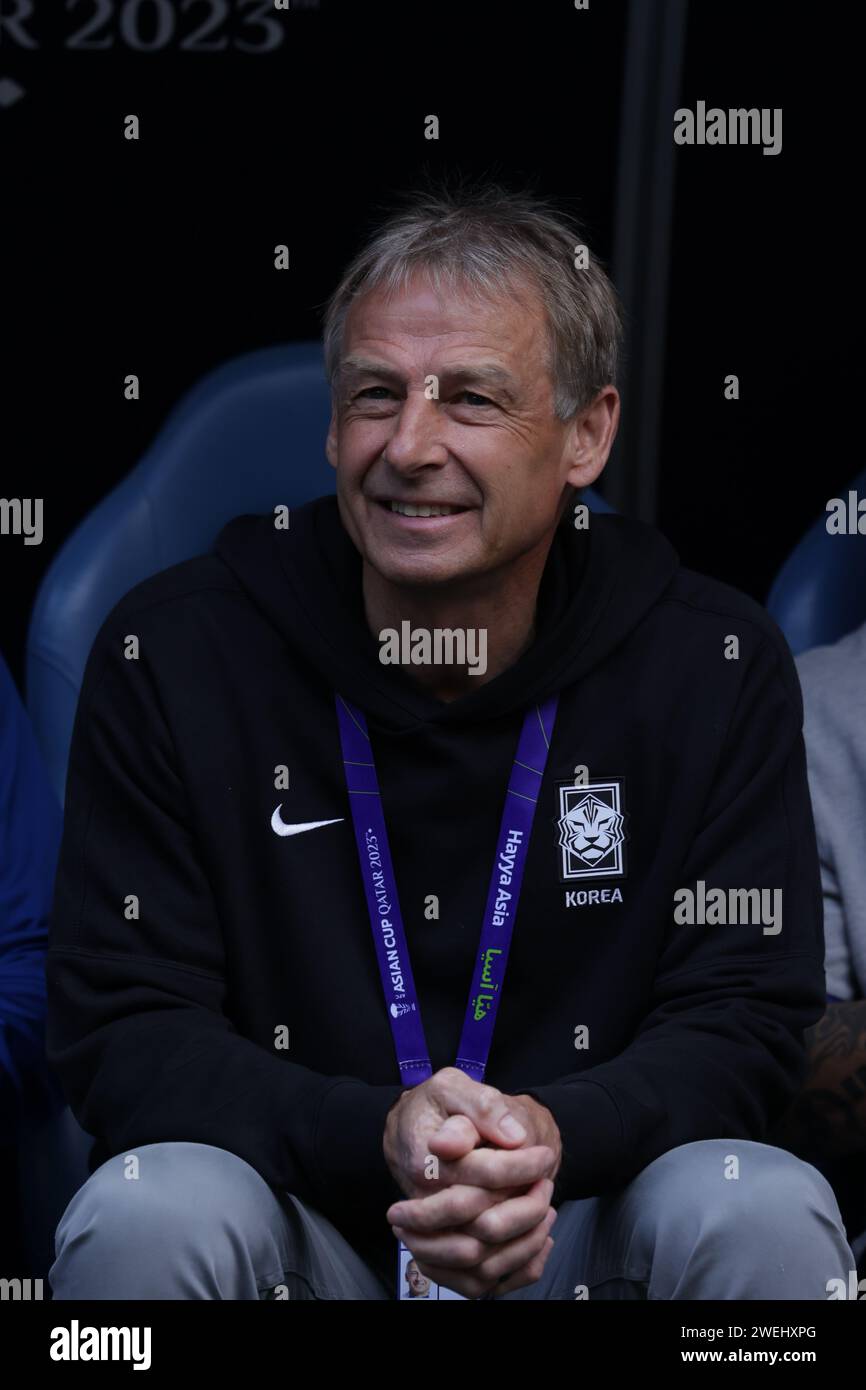 AL WAKRAH, QATAR - JANVIER 25 : l'entraîneur-chef de la Corée du Sud Jurgen Klinsmann regarde des portraits de profil, de tête et d'épaules pendant l'AFC Asie Banque D'Images