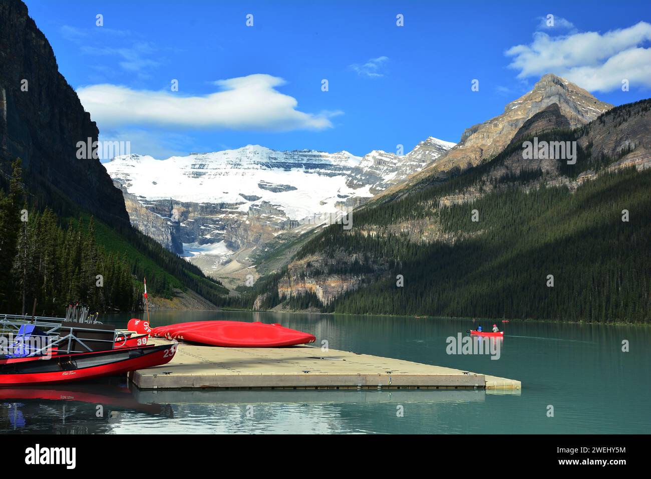 Le magnifique lac Louise de l'Alberta et les magnifiques vues sur la montagne. Banque D'Images