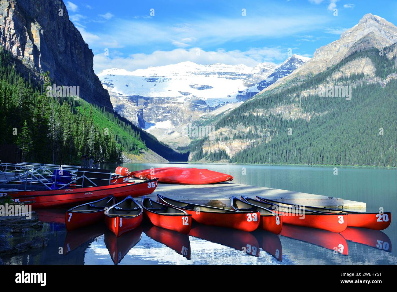 Le magnifique lac Louise de l'Alberta et les magnifiques vues sur la montagne. Banque D'Images