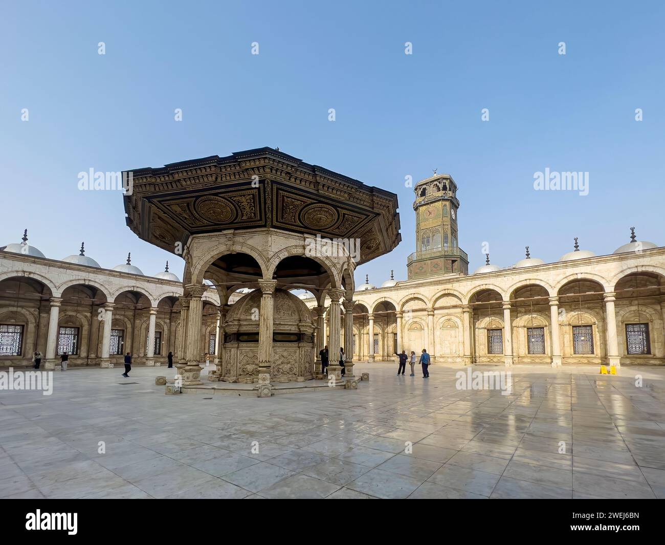 La mosquée Muhammad Ali de l'époque ottomane, achevée en 1848, surplombe le Caire depuis le sommet de la Citadelle, en Égypte. Banque D'Images