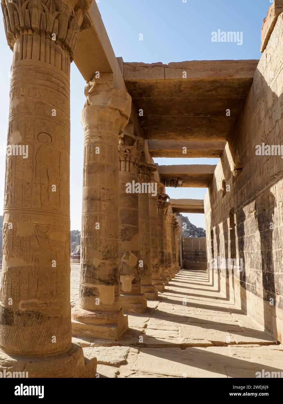 Colonnes du complexe du temple Philae, le temple d'Isis, actuellement sur l'île d'Agilkia, en Égypte. Banque D'Images